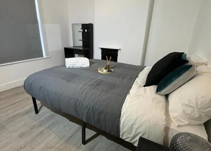 New Unique 4 Bed Families Contractors 靠近唐人街