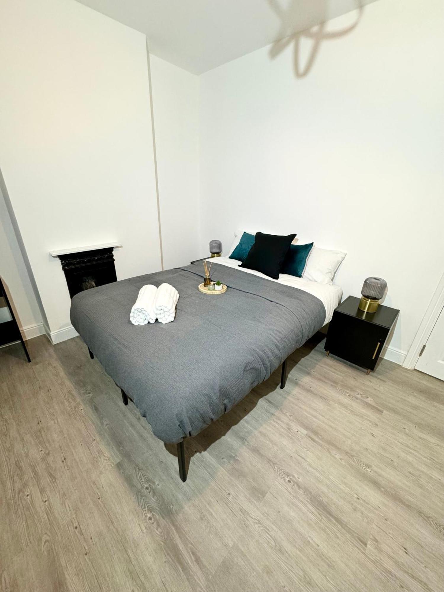 New Unique 4 Bed Families Contractors 靠近唐人街 * Nottingham